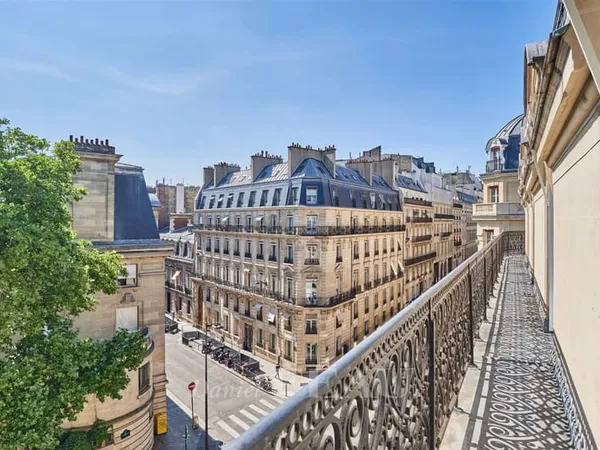 Paris VIIIe - Saint Augustin - Duplex dernier étage de 315 m² - balcon filant - plein soleil