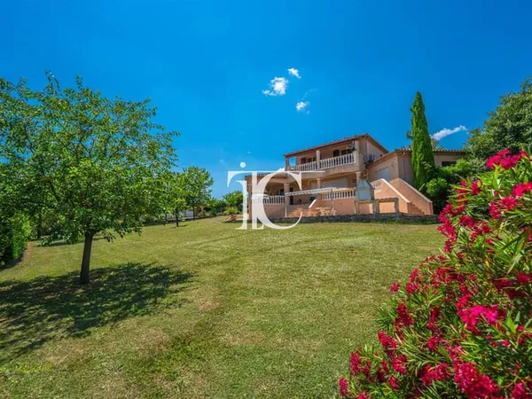 Villa 200M2 Habitable Piscine 5000M2 De Terrain