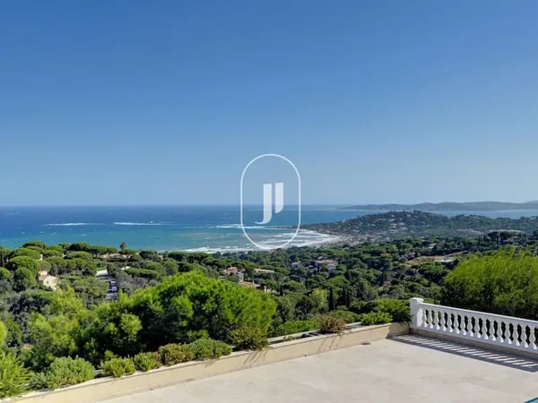Propriété d'exception avec vue mer panoramique à vendre à Sainte-Maxime