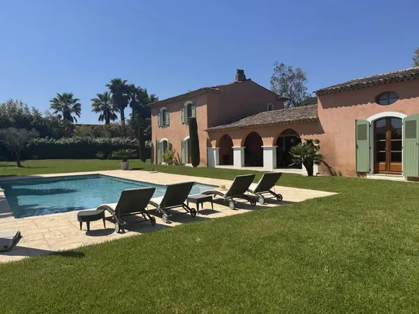 Villa 4 chambres avec piscine, entre village et mer à la vente à Grimaud