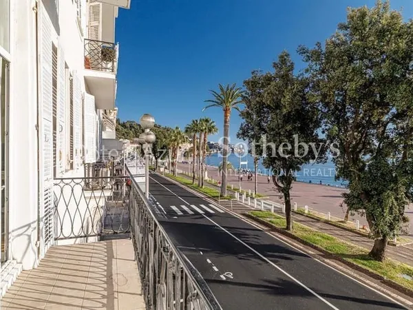 Nice Quai des États-Unis appartement 2 pièces face mer en exclus
