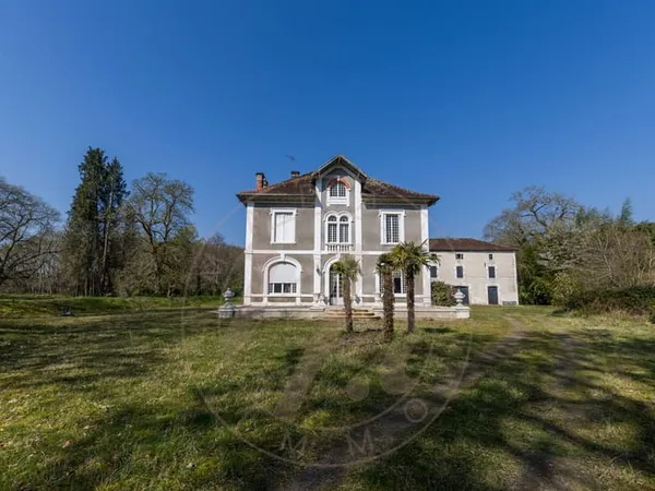 Demeure de caractère du XVe siècle au coeur des Landes