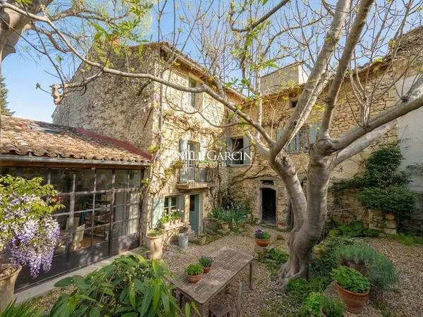 A vendre - Maison de village -à Pernes Les Fontaines - avec charme, cour et au calme