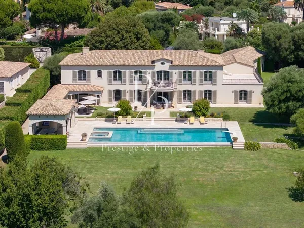 A vendre - Domaine d'exception - A pied des plages et commerces - Cap d'Antibes