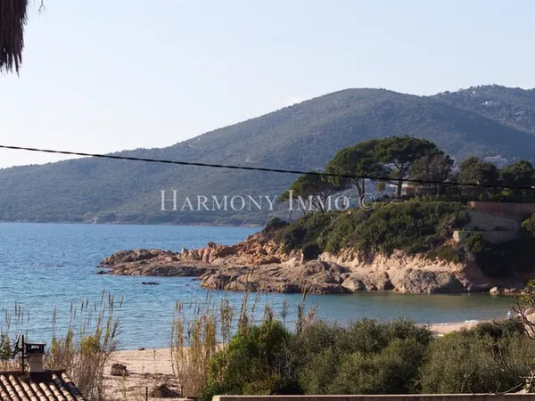 Très belle vue mer, plage à 30 mètres.