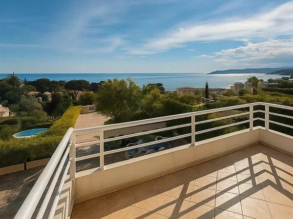 Cap d'Ail-Penthouse duplex d'exception avec vue mer, terrasses et rooftop avec jacuzzi privé