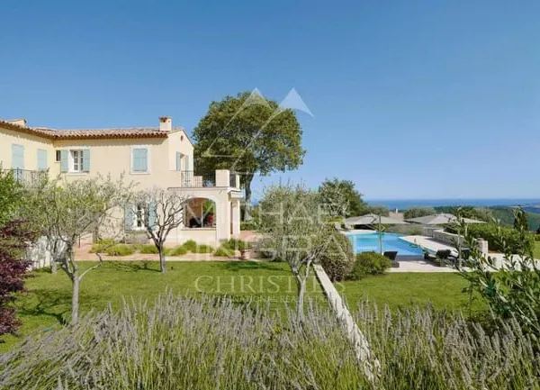 Magnifique propriété avec vue mer panoramique à pieds du village