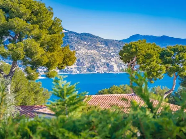 Cap Martin-Villa rénovée avec piscine et vue sur mer, proche Monaco, dans un quartier paisible et pr