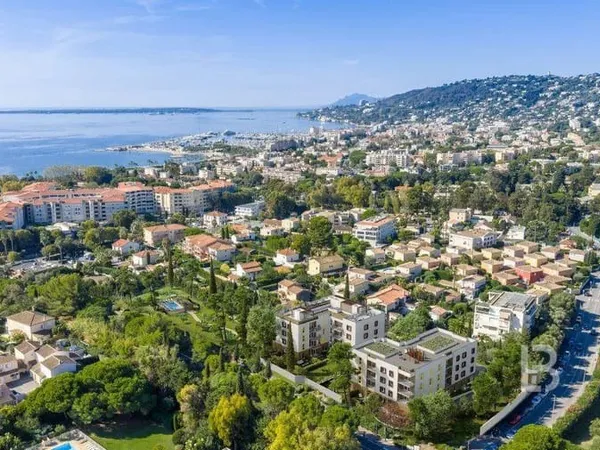 Antibes Proche Plage, appartement 3-pièces, Terrasse et Piscine