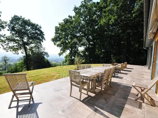 Maison familiale au coeur d'un domaine privé