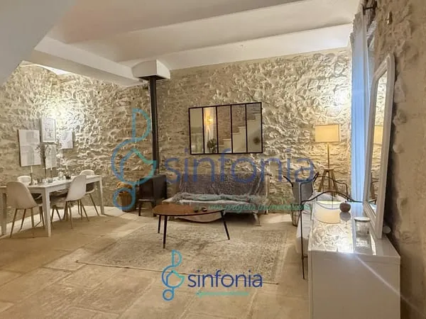 Maison de village en pierre rénovée avec charme et authenticité à Proche Uzès