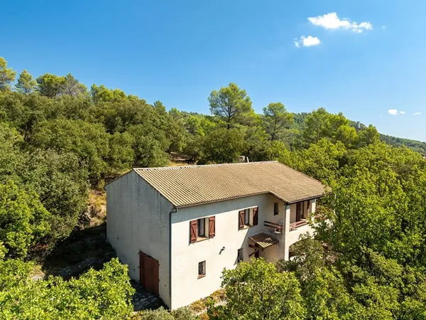 A Vendre Taradeau Maison 7 pièces 165 m² sur 2.7 hectares de terrain