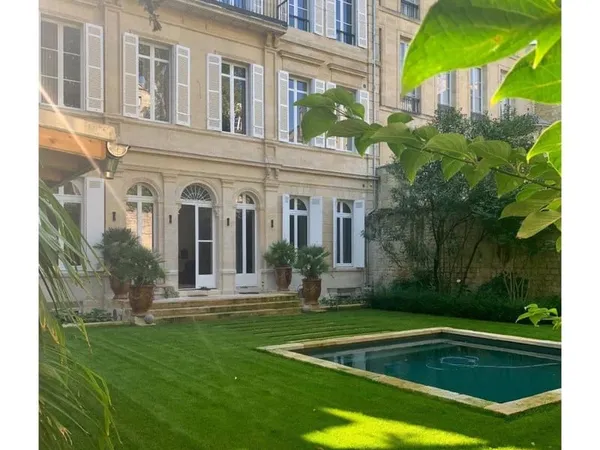 Bordeaux centre, Quinconces, dans Hôtel Particulier, superbe appartement bourgeois de 260 m2, avec j