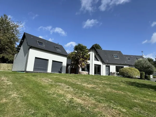 Campagne proche Lisieux, Maison contemporaine 4 chambres ,avec extension sur 2300m2 de terrain.c