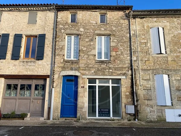 Grande maison au coeur d'un village dynamique