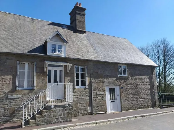 Belle opportunité d'acheter une belle ferme Français dont un chalet converti de 3 chambres et un ad