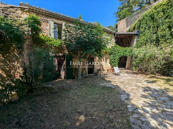 A vendre, proche d'Uzès, maison de caractère 