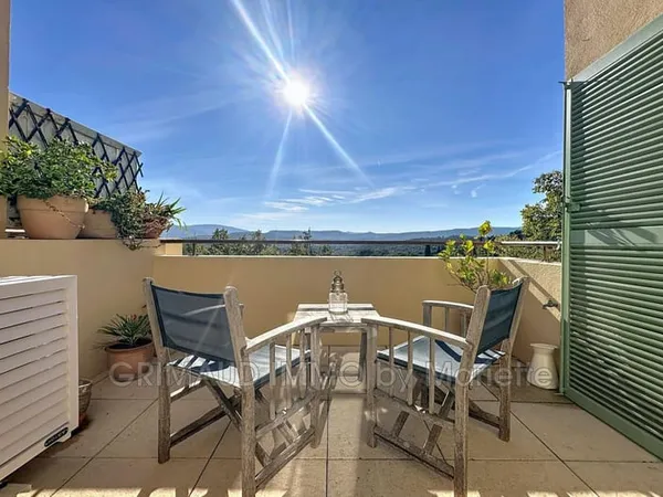 Bel appartement avec 2 chambres, 2Sdb, terrasse, vue degagée 
