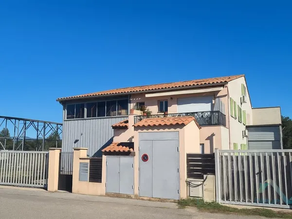Bâtiment commercial 10 pièces de 1171m2 en Zone d'Activité à La Croix Valmer 