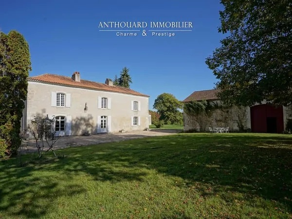 Maison de maître sur 40ha, piscine 