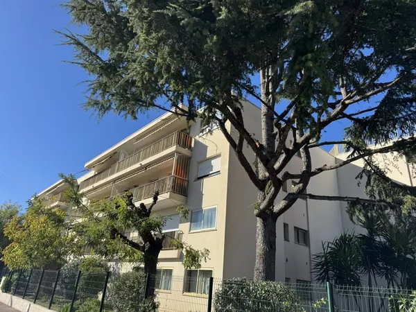 Le Cannet résidentiel - 3 pièces avec terrasse, parking ext et cave dans résidence de qualité au 