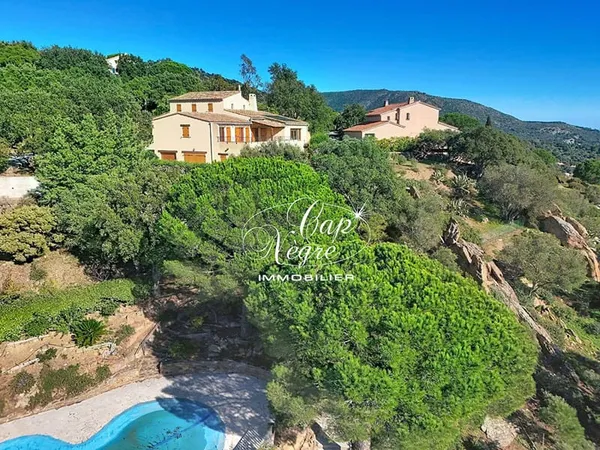Villa Vue Mer À Vendre Dans Un Domaine Privé À Bormes Les Mimosas 