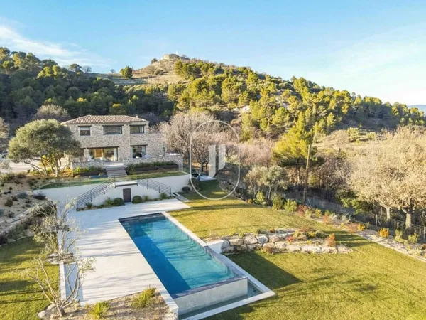 Propriété d'exception avec vue à vendre à Aix-en-Provence 