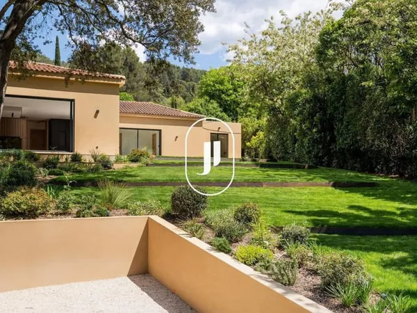 Villa contemporaine d'exception à vendre à Aix-en-Provence 