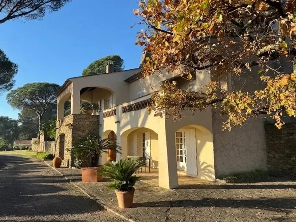 Propriété de 300 m2 proche du village de Grimaud 