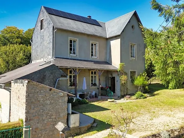 Ancienne école - 207 m² - Proche lac des Settons 