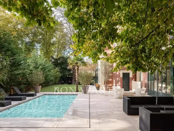 Boulogne-Billancourt - Manoir D'Exception Avec Jardin Et Piscine 