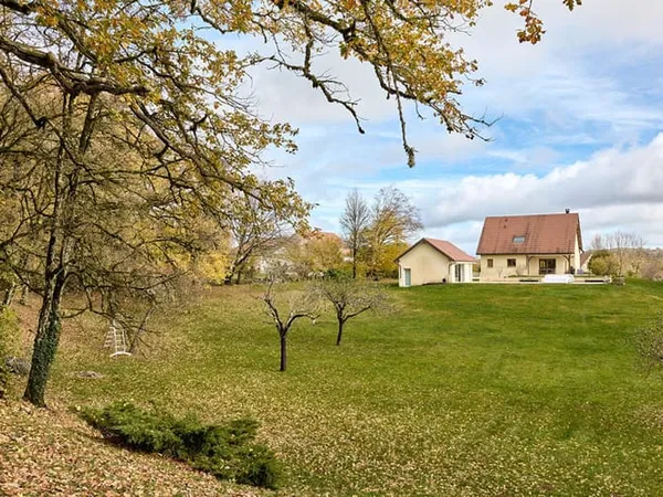 Maison familiale avec piscine à Charnay 
