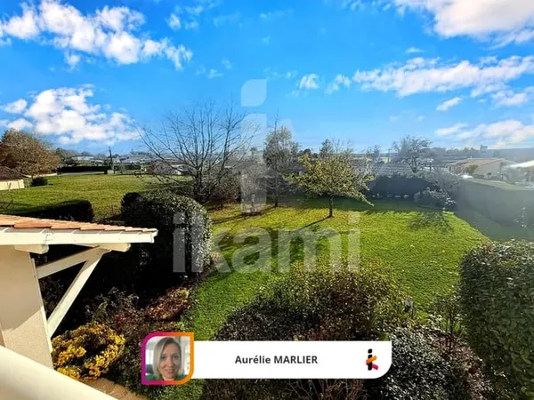 Grande maison familiale avec piscine et vue dégagée à quelques minutes de Langon 