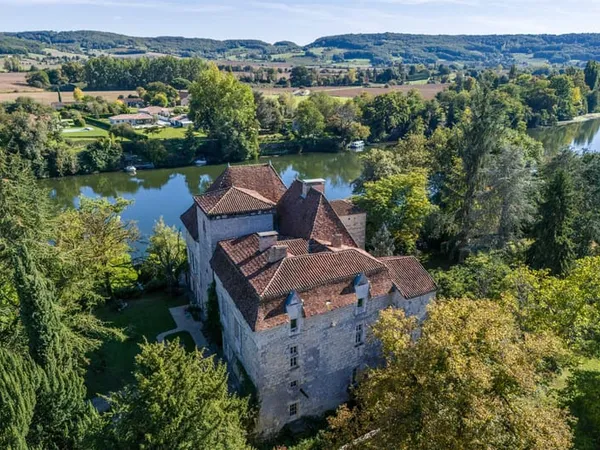 Château de luxe familial avec installations pour événements 