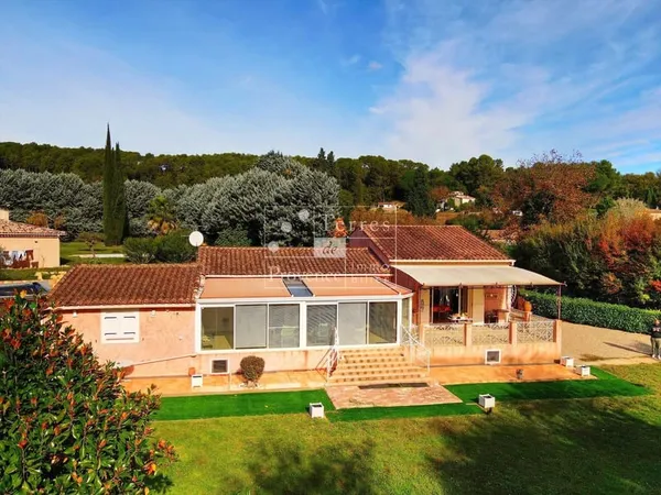 Maison familiale à Salernes, à deux pas du centre ! 