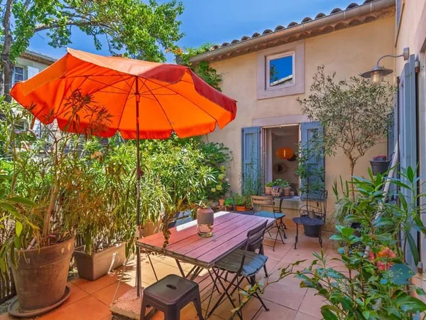 Maison de village unique avec cave à vin et terrasses 