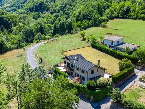 Maison de caractère avec gîte dans les Pyrénées audoises 