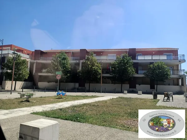 Sur les hauteurs d'Aramon, studio de 21.5 m² avec terrasse de 3 