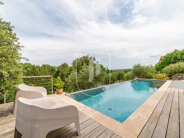 Villa contemporaine au coeur d'un site exceptionnel à vendre à 5 mn du centre ville d'Uzès 