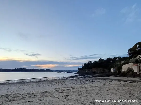 Saint Malo, St Servan, proximité plages. T4 rénové dans résidence avec parc et tennis, cave et 