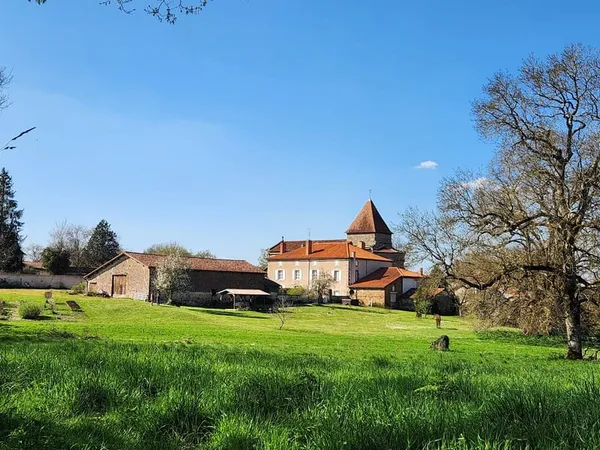 Maison de Maître Historique au Coeur de la Charente 