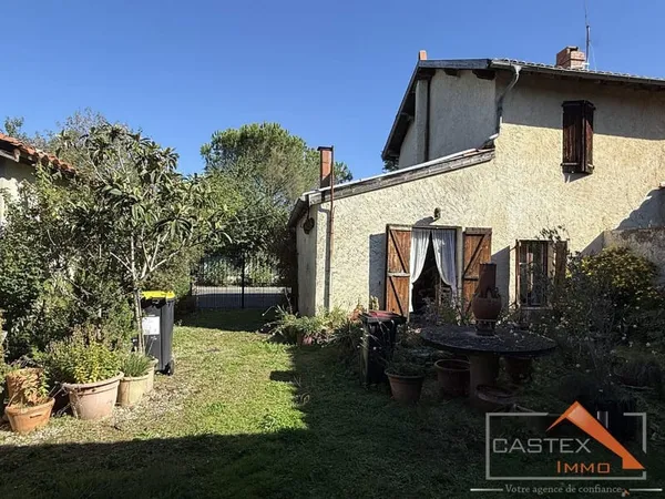 En Exclusivité Charmante maison de village avec grand jardin et dépendances Fort potentiel ! 