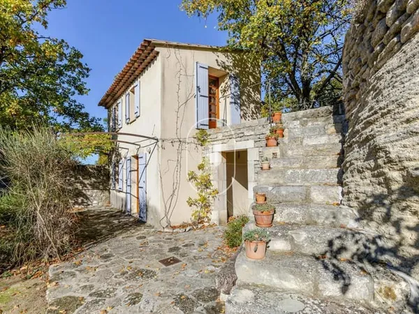 Charmante maison provençale avec piscine et vue Luberon 