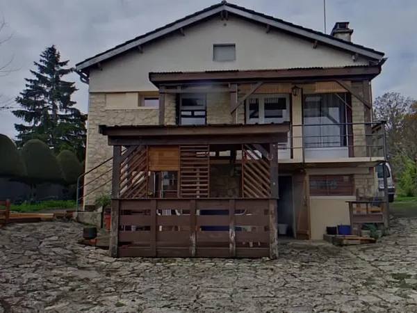 Maison en bon état à Le Vigeant 86, proche L'Isle Jourdain 86 