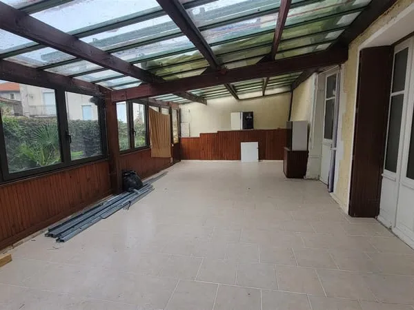 Maison D Habitation Avec Local Commercial 