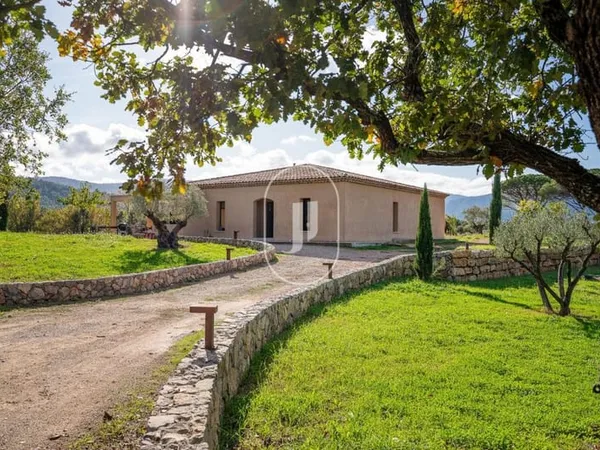 Maison contemporaine a vendre près de La Garde Freinet