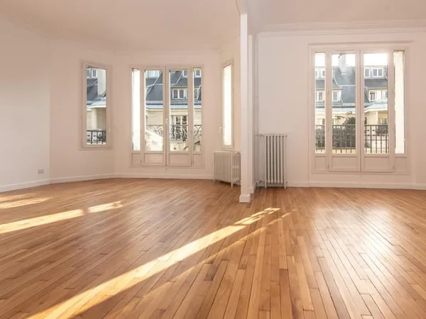 Appartement à rénover 7ème étage avec ascenseur 205 m2 7 pièces 6 chambres 