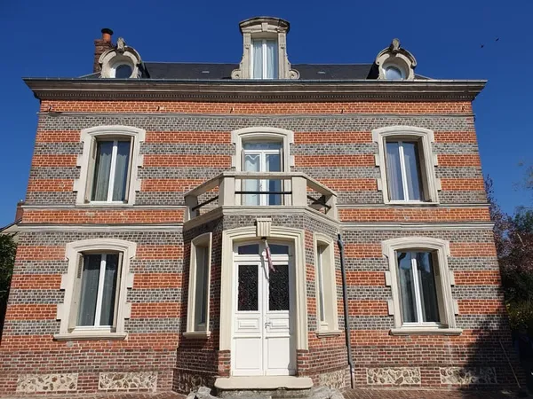 Maison de Maître en plein centre ville de Bernay 