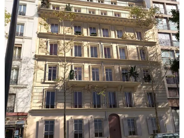 A Renover : Beau 3 Pieces Parisien Avec Balcon 