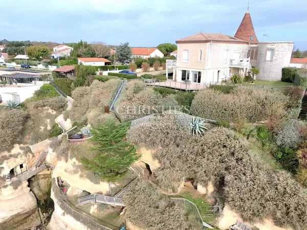 Appartement d'exception à Meschers avec vue sur l'estuaire et espace troglodyte 